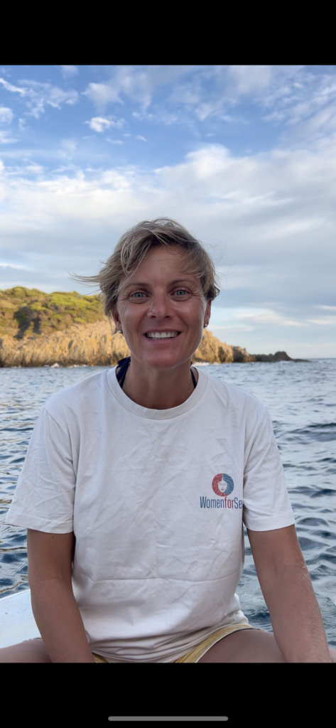 Women for Sea est une association qui révèle le pouvoir des femmes, amplifie leurs voix et leur donne les moyens d’agir pour la protection de la mer